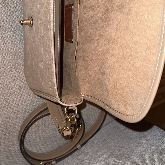 Hadley Shoulder Bag With Signature Canvas - Picture 8 of 9